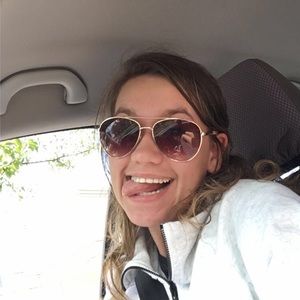 Meet your Posher, Madelyn